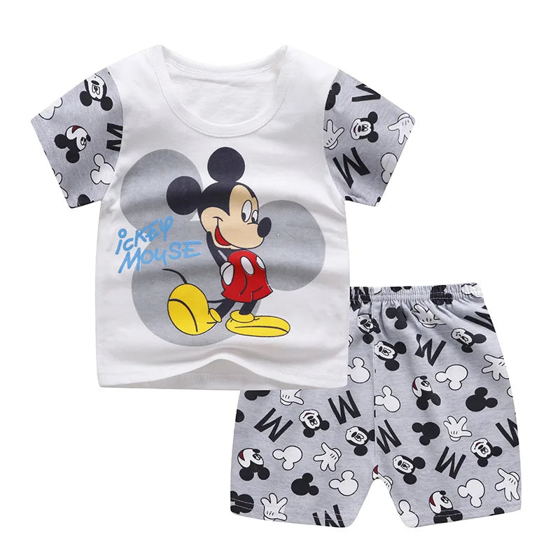 Winnie Pooh Cute Children T-shirt + Shorts 2 piece Set