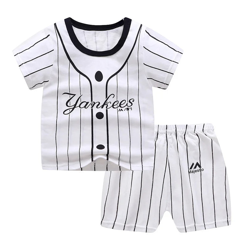 Winnie Pooh Cute Children T-shirt + Shorts 2 piece Set